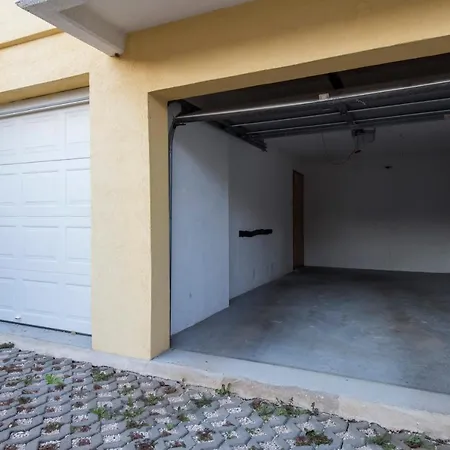 Beneta With Garage זאדאר
