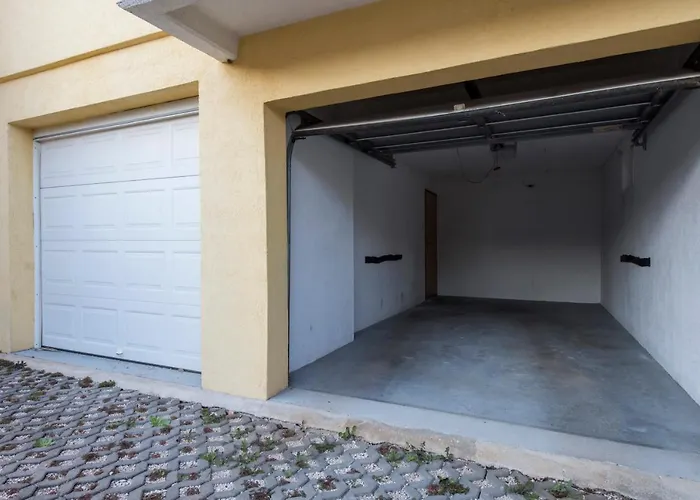 Beneta With Garage זאדאר