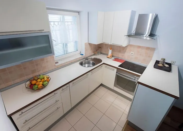 Beneta With Garage *