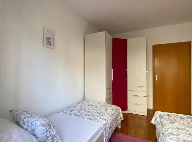 דירה Beneta With Garage *